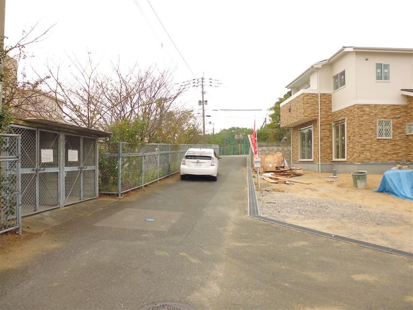 Local photos, including front road. Front road (width 4.1m)