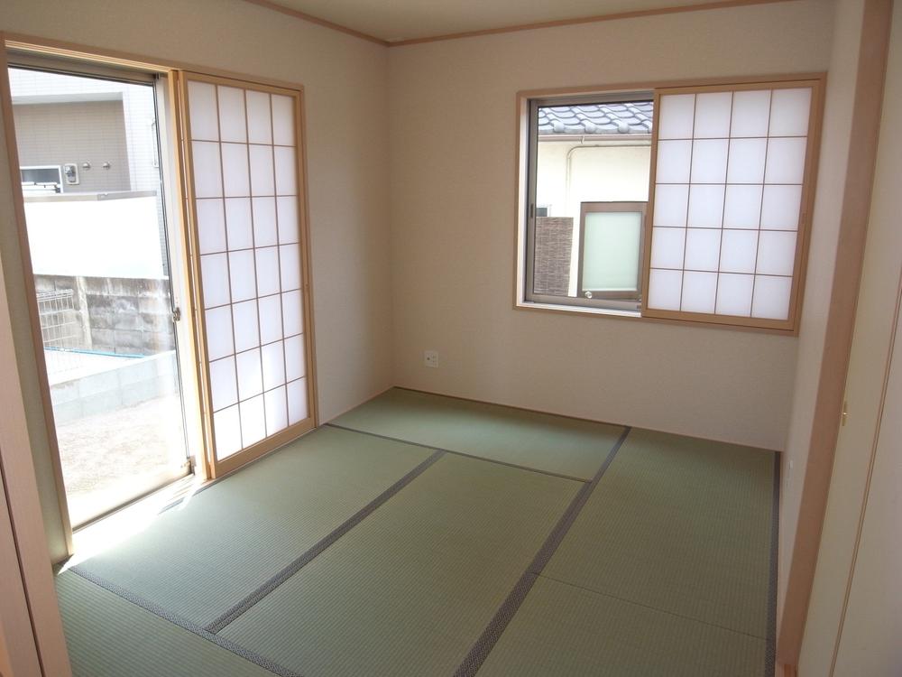 Non-living room. Same specifications