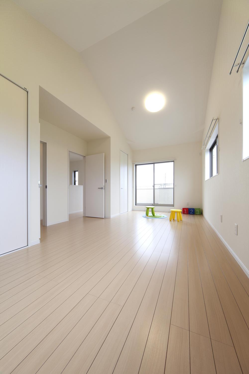 Non-living room. 1 Room 2-door type of children's