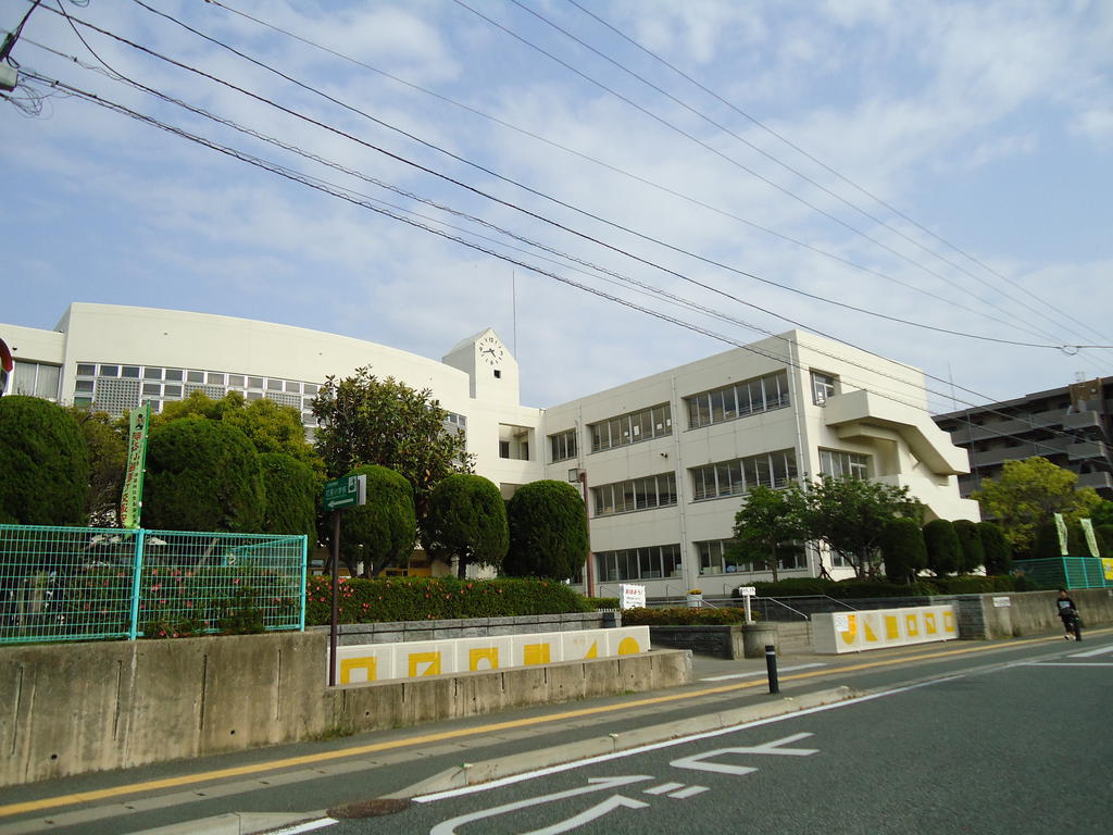 Primary school. 364m until Koga City Hanami elementary school (elementary school)