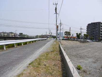 Local photos, including front road. Construction before East front road