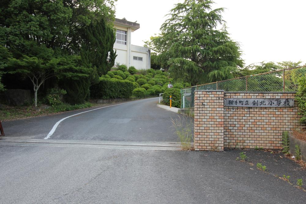 Primary school. 1202m until Kurate stand Kenkita Elementary School