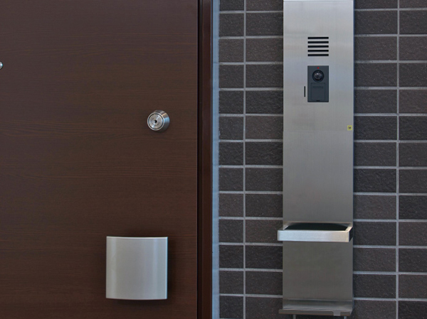 Security.  [Entrance door] Adopt a double lock on the peace of mind in a push-pull type. (Same specifications)