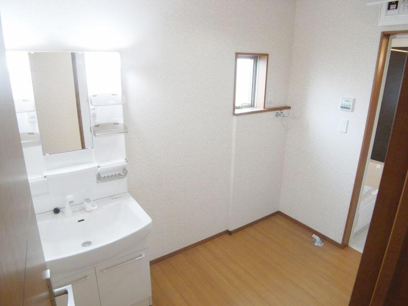 Wash basin, toilet. Building 2 (October 2013) Shooting