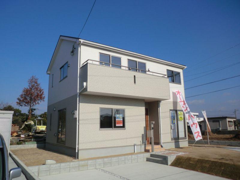 Local appearance photo. 4 Building