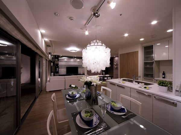 Living.  [dining] Because it uses the face-to-face open kitchen, Dining has also become open space.