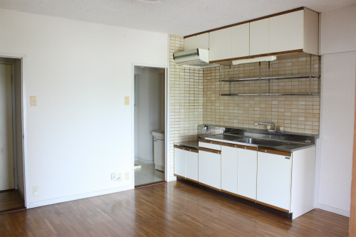 Kitchen. It will Hakadori also dishes in the large kitchen! 