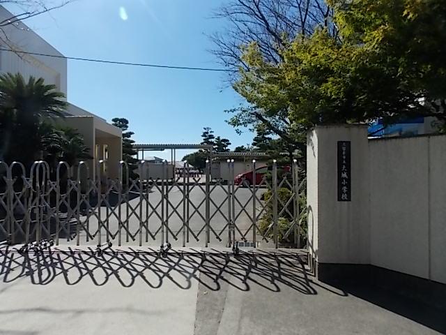 Primary school. Oshiro to elementary school 500m