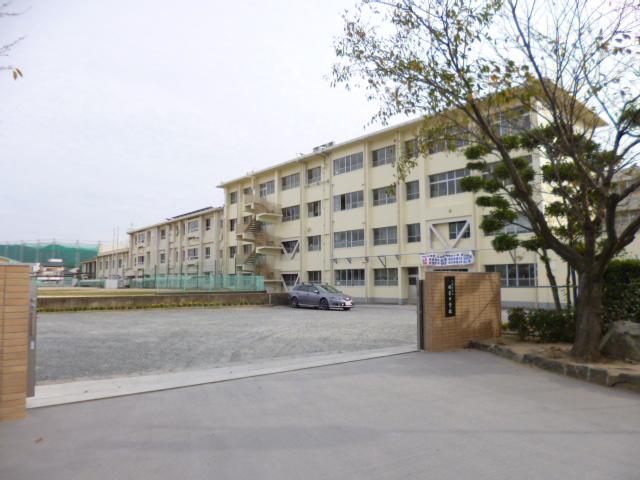 Junior high school. 719m to Kurume Municipal star junior high school