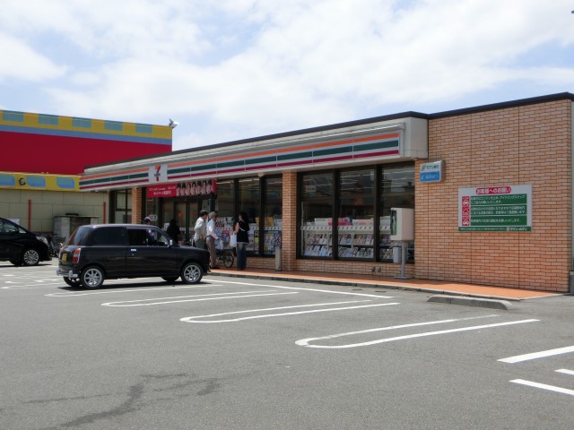 Convenience store. Seven-Eleven Kurume Tsubuku Station store (convenience store) up to 1800m