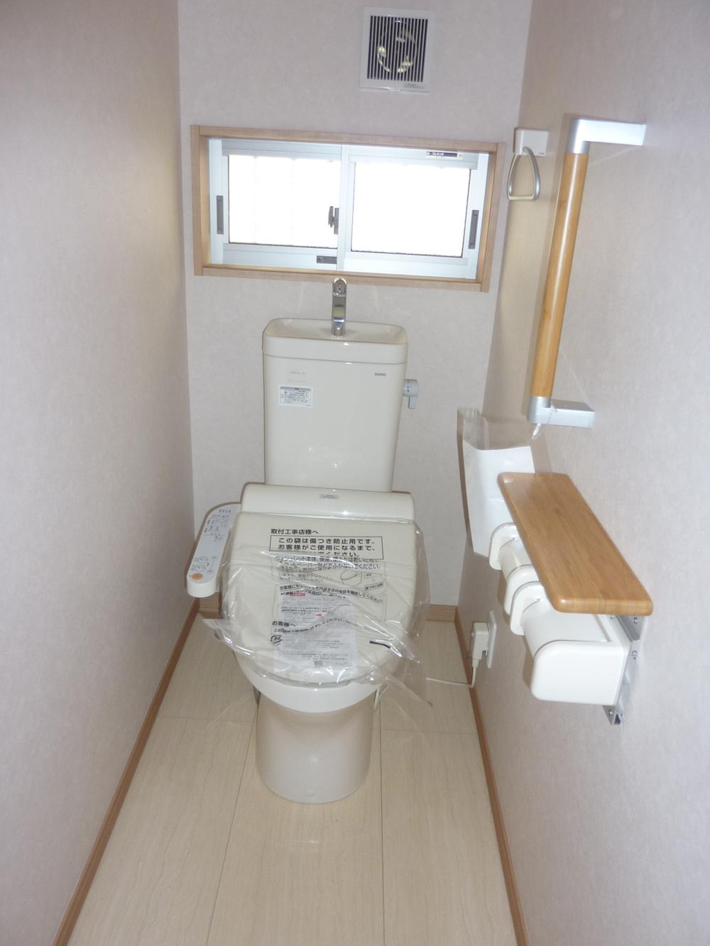 Toilet. Local (11 May 2013) Shooting