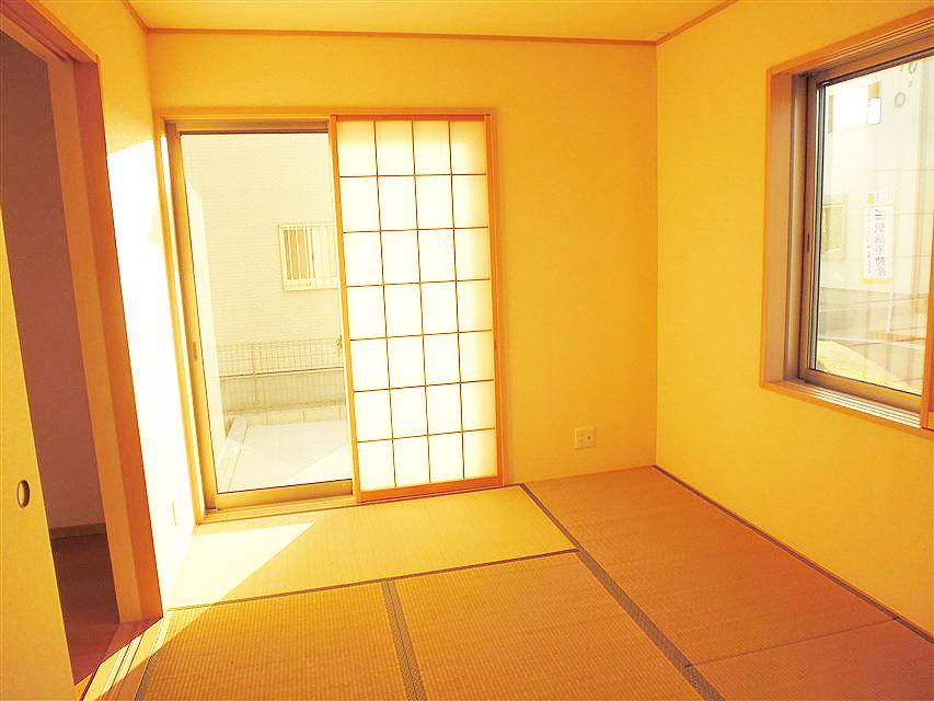 Non-living room. Brightness over have Japanese-style room