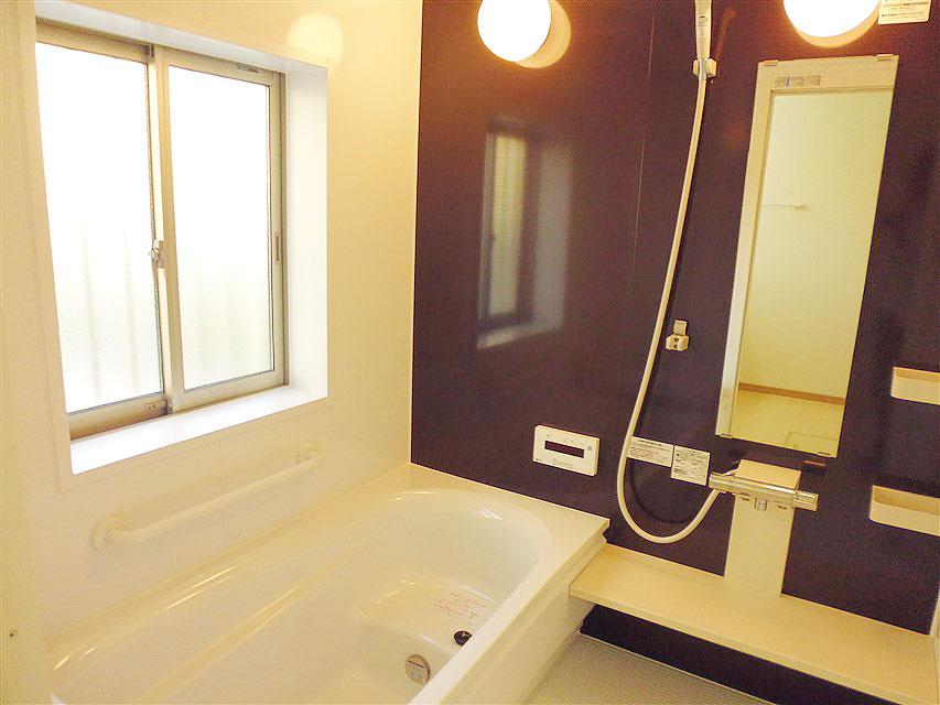 Bathroom. With reheating full Otobasu