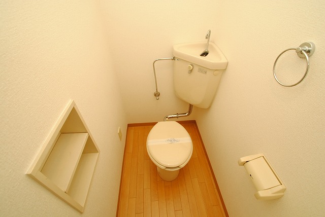 Toilet. Same properties similar photos