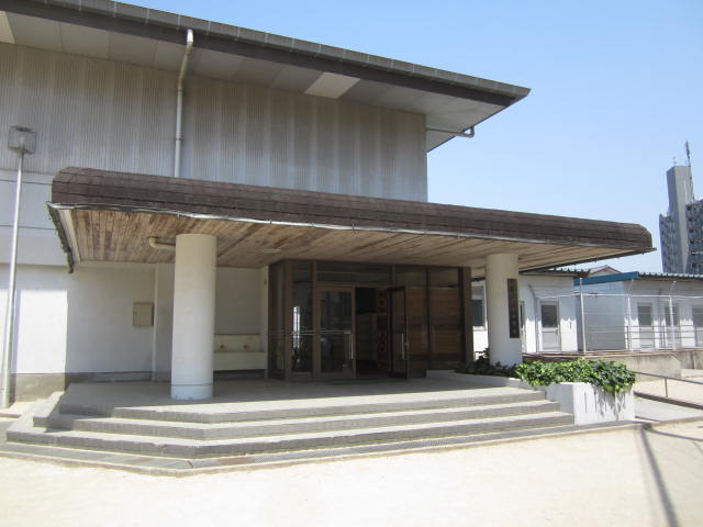 Primary school. 1437m to Kurume City Kanemaru elementary school (elementary school)