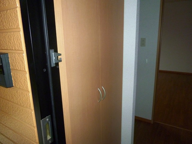 Entrance. Cupboard