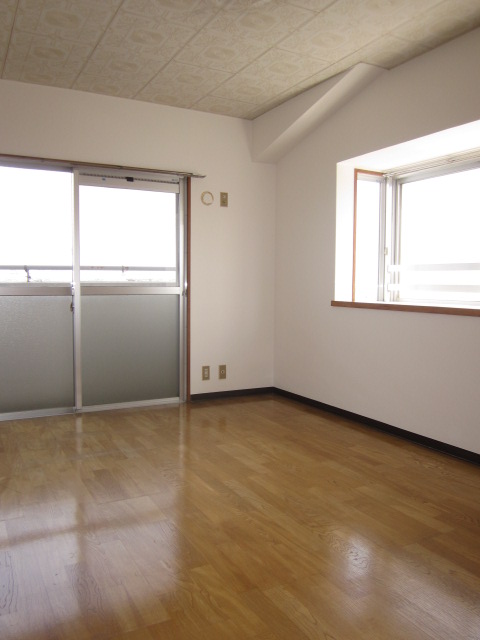 Living and room. Kurume south 5LDK ※ Indoor photo becomes of 701 No. reference photograph or