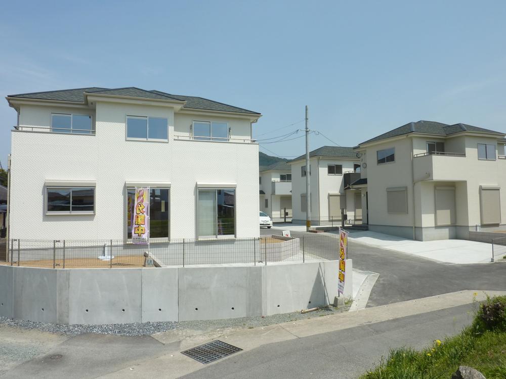 Sale already cityscape photo. Sale already the city average