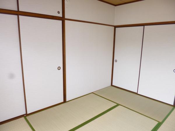 Non-living room. Tatami Omotegae ・ Sliding door re-covered settled