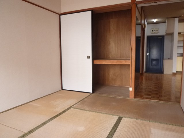 Receipt. Storage of Japanese-style room