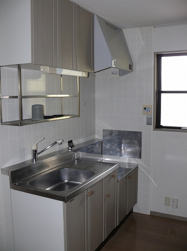 Living and room. Pat ventilation window with kitchen ☆ 