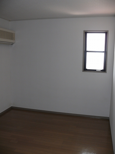 Other room space. The Western-style rooms are air-conditioned