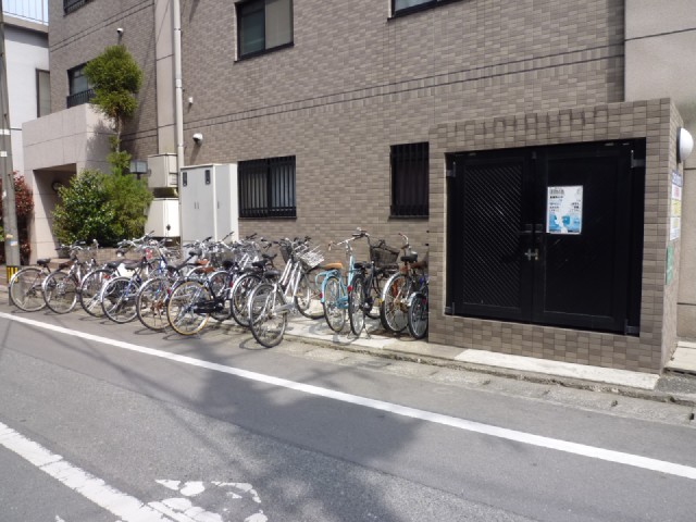 Building appearance. Bicycle-parking space Garbage yard