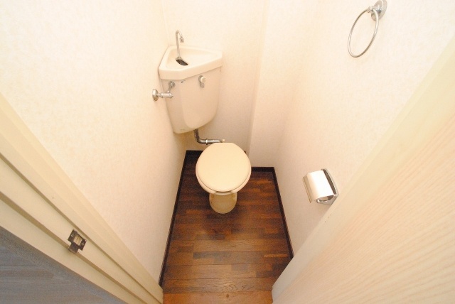 Toilet. Same properties similar photos