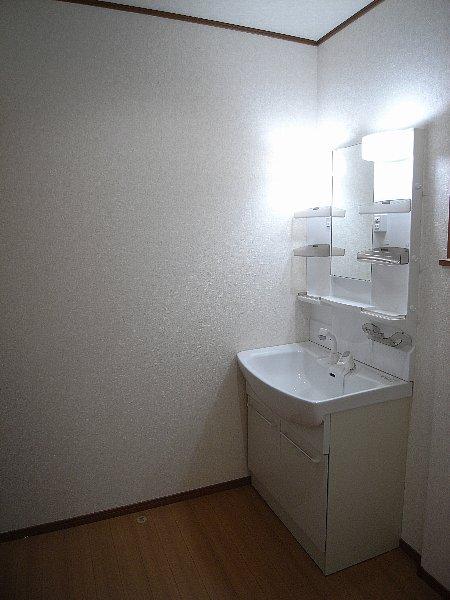 Wash basin, toilet. Since the photo will be the same type type, Please see as your reference.