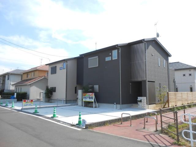 Local appearance photo. It is a similar property in the same construction company