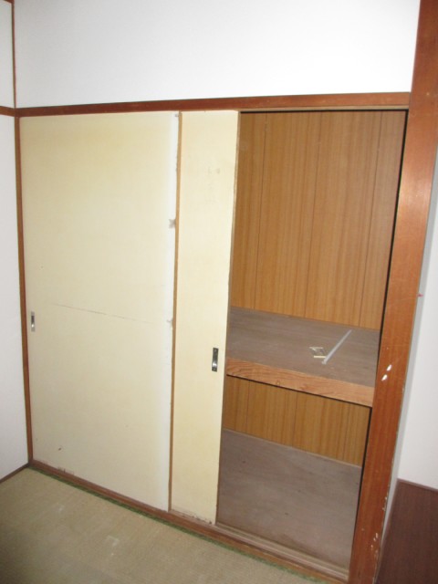 Receipt. Storage of Japanese-style room