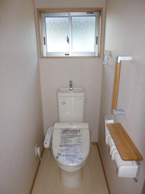 Other introspection. 2F restroom