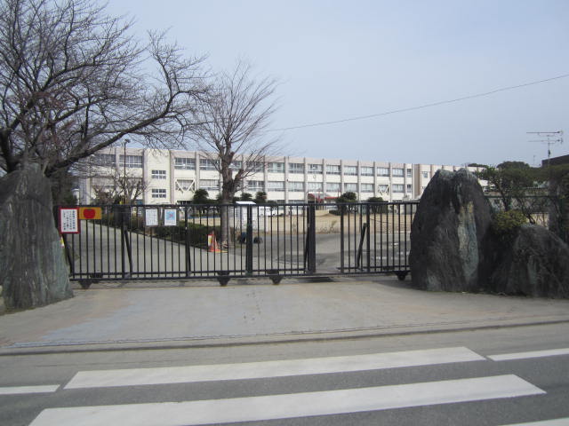 Primary school. 776m to Kurume Municipal Higashikokubun elementary school (elementary school)
