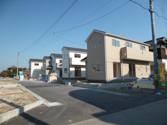 Local photos, including front road. All four buildings