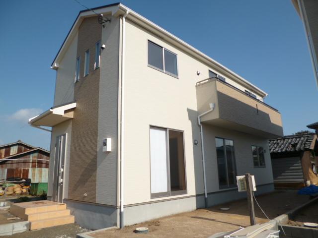 Local appearance photo. 1 Building