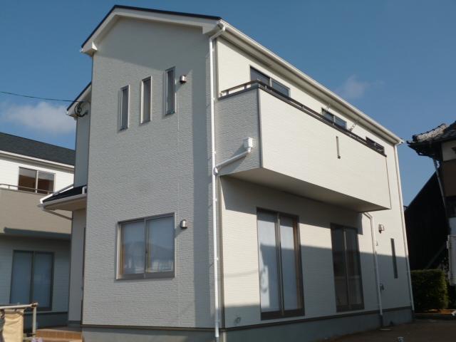 Local appearance photo. Building 3