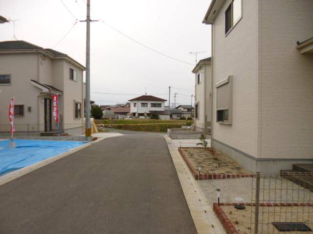 Local photos, including front road. Local (12 May 2013) Shooting