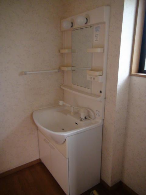 Wash basin, toilet