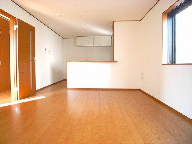 Living. ※ The photograph is a property of the same manufacturer and construction.