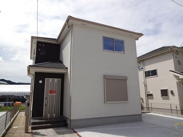 Local appearance photo. Local (12 May 2013) Shooting