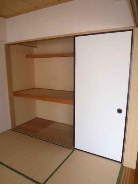 Receipt. Japanese-style room Armoire