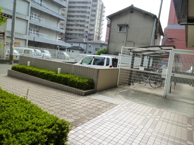 Building appearance. Bicycle-parking space