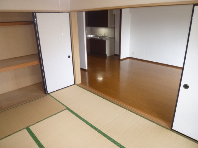 Other room space. Japanese-style room portion