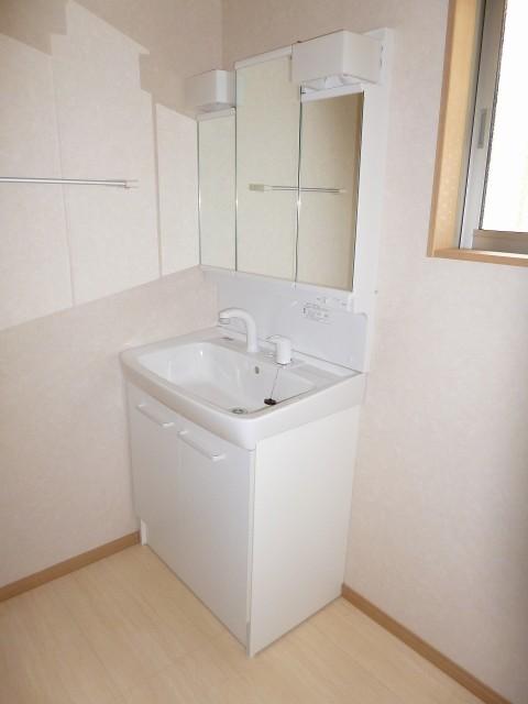 Wash basin, toilet. Wash