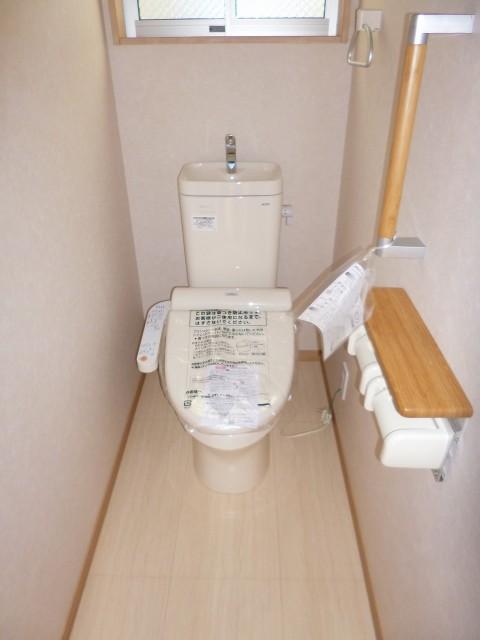 Other introspection. 2F restroom