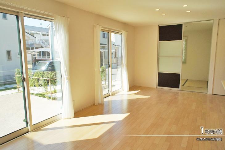 Living.  [No. 1 destination] [Introspection Photo] 2013 September shooting