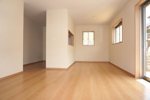 Same specifications photos (living). (Building 2) same specification