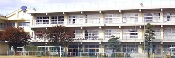 Primary school. 1200m to Kurume City Kanemaru elementary school (elementary school)