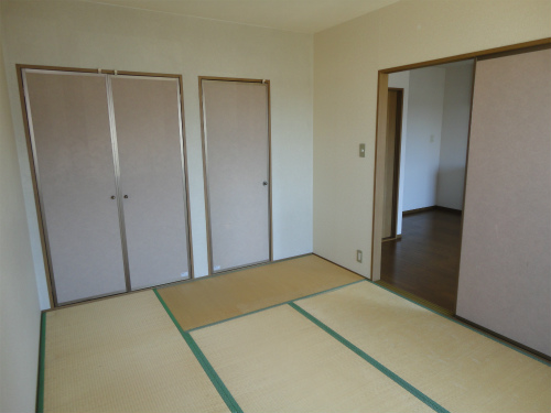 Other room space. Plenty of Japanese-style room also housed