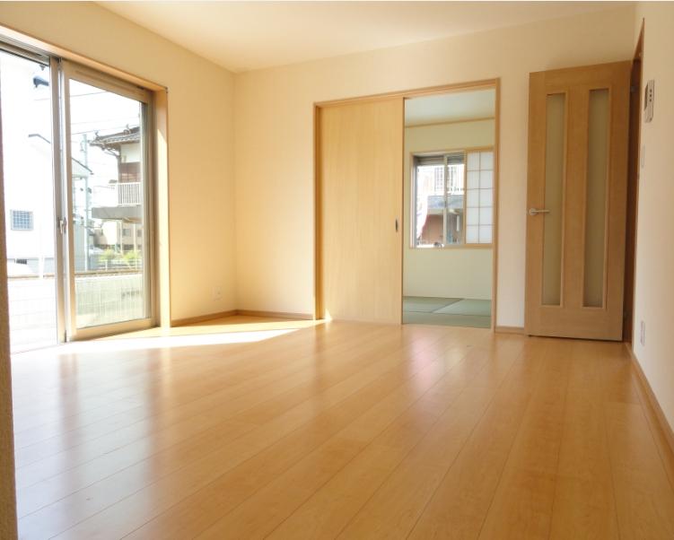 Living. ☆ Image is a photograph at the time of completion ☆